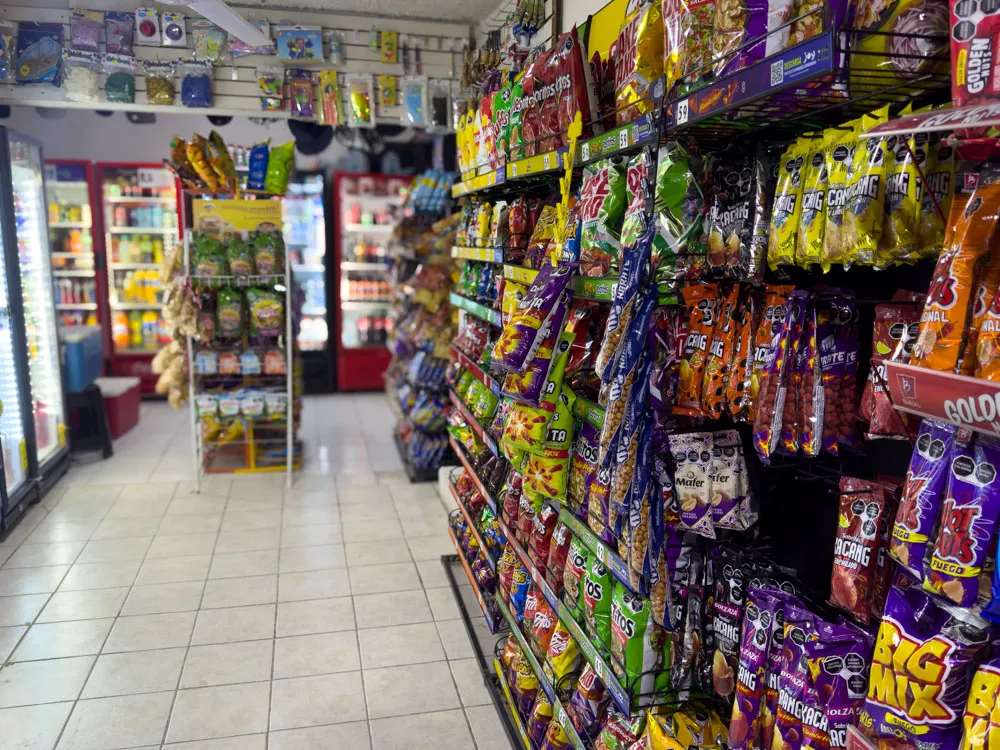 Sección de Snacks en Miscelanea Angelica